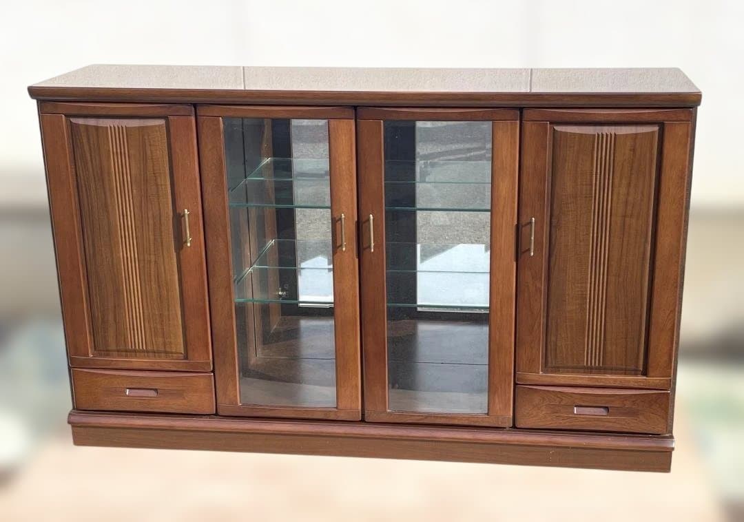 【高級家具】ブラウン木製キャビネット ガラス扉付き 重厚感
