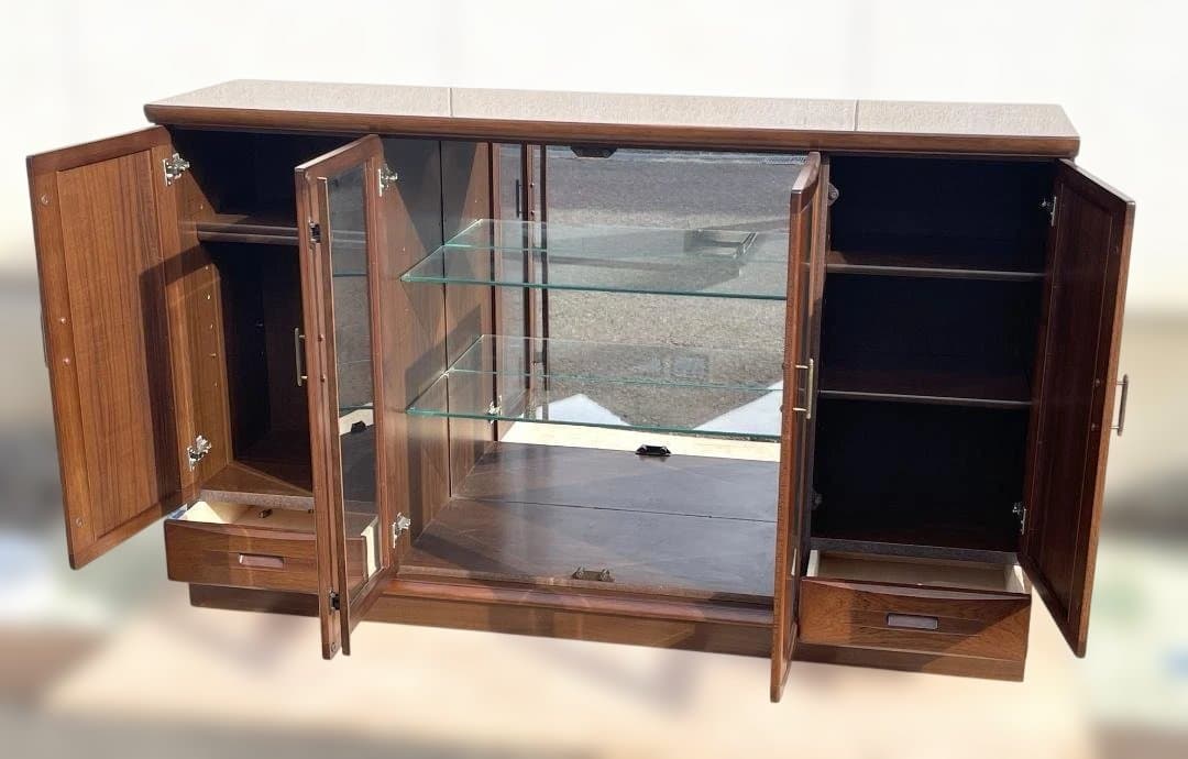 【高級家具】ブラウン木製キャビネット ガラス扉付き 重厚感