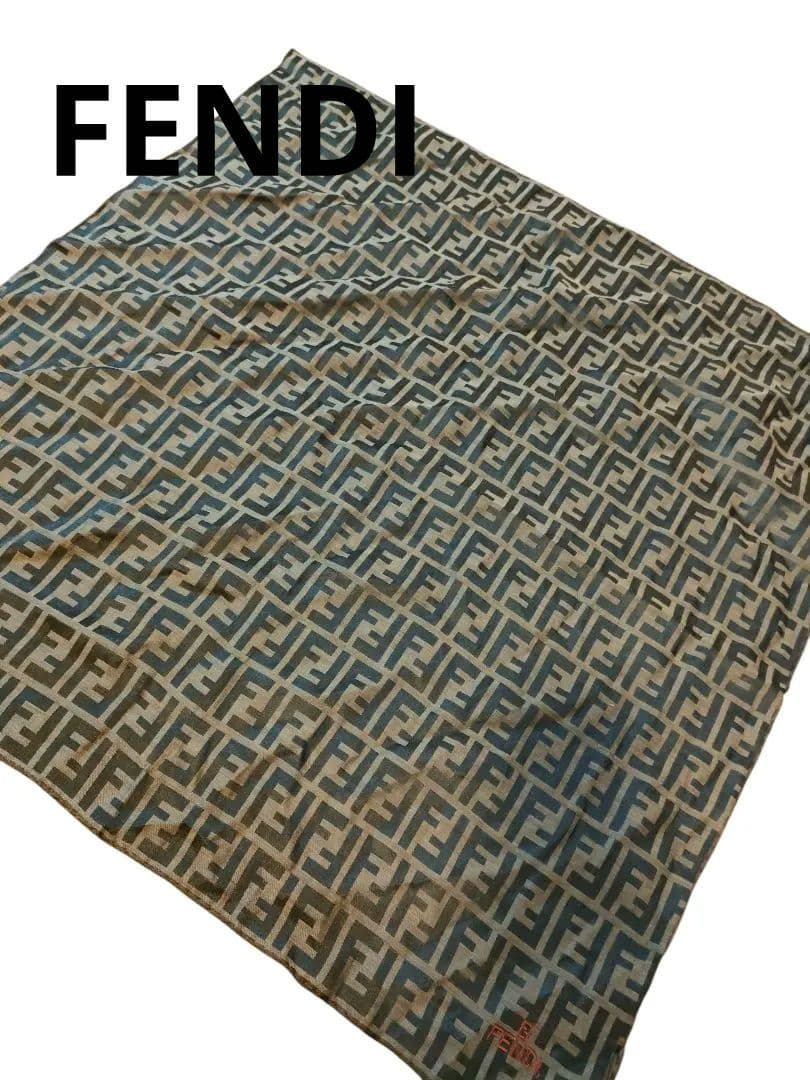 b27 超美品　フェンディ　ズッカ　FENDI　スカーフ　シルク100