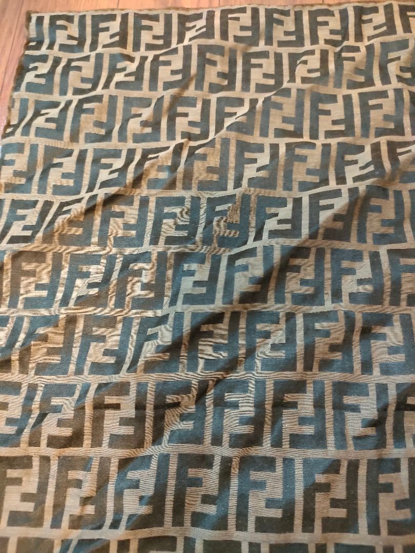 b27 超美品　フェンディ　ズッカ　FENDI　スカーフ　シルク100
