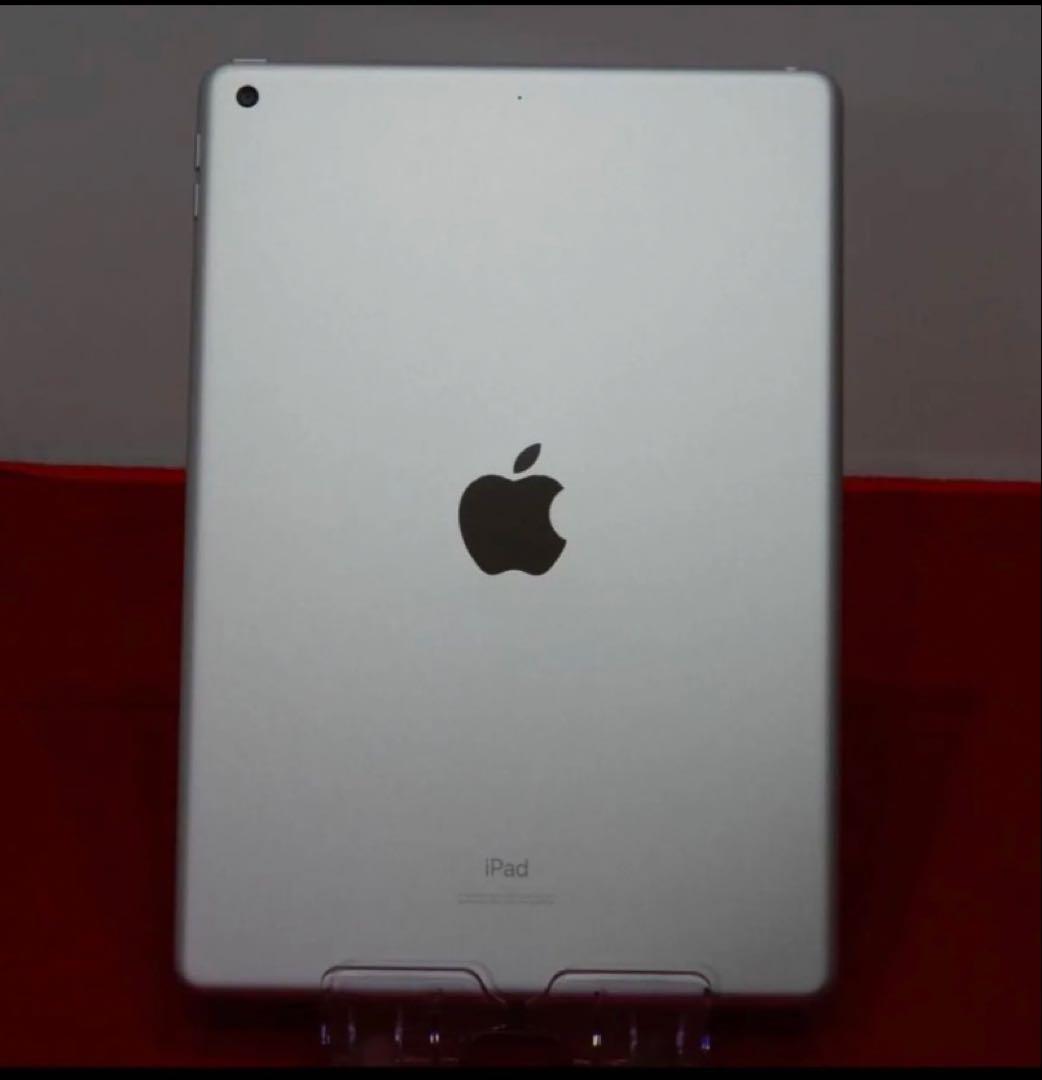 Apple iPad Wi-Fi 第8世代　32Gシルバー　ケース、ペン付き！