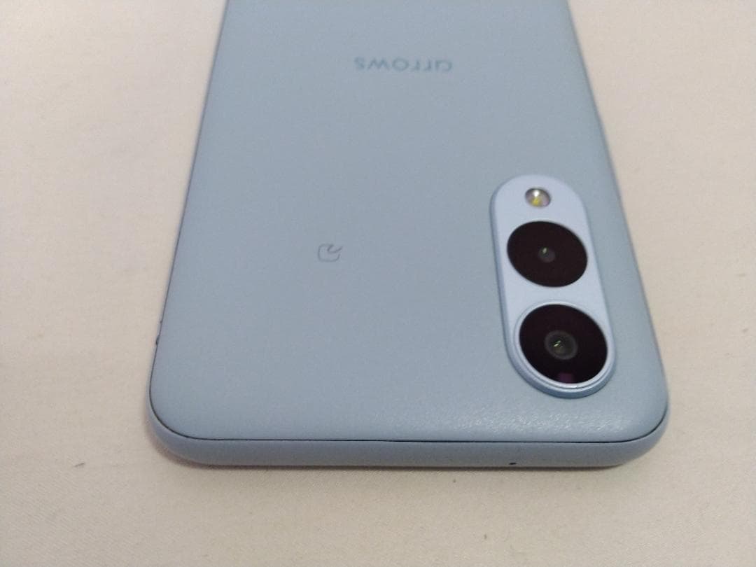 arrows スマートフォン F-52E ライトブルー