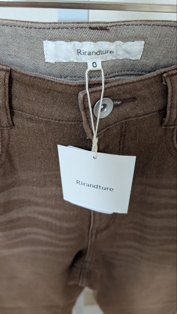 【まゆまゆ】【新品】　美脚セミフレアデニムパンツ 　リランドチュール