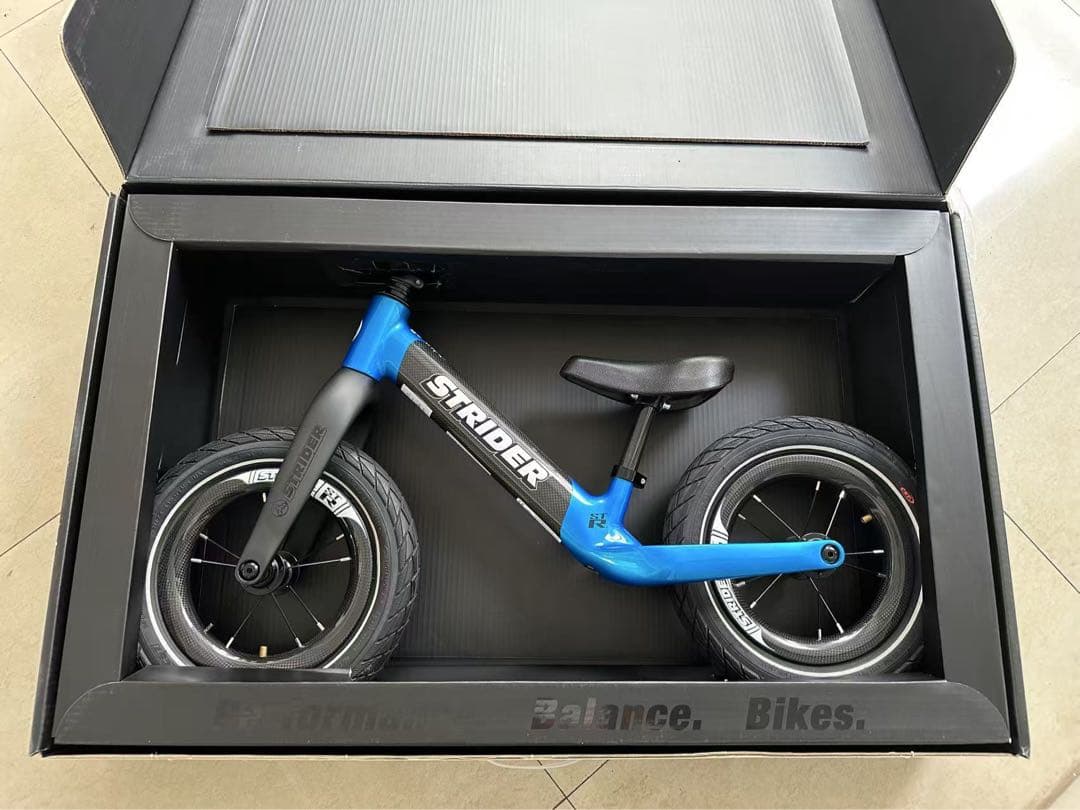 STRIDER ストライダー　数量限定　ST-R　カーボン　新品