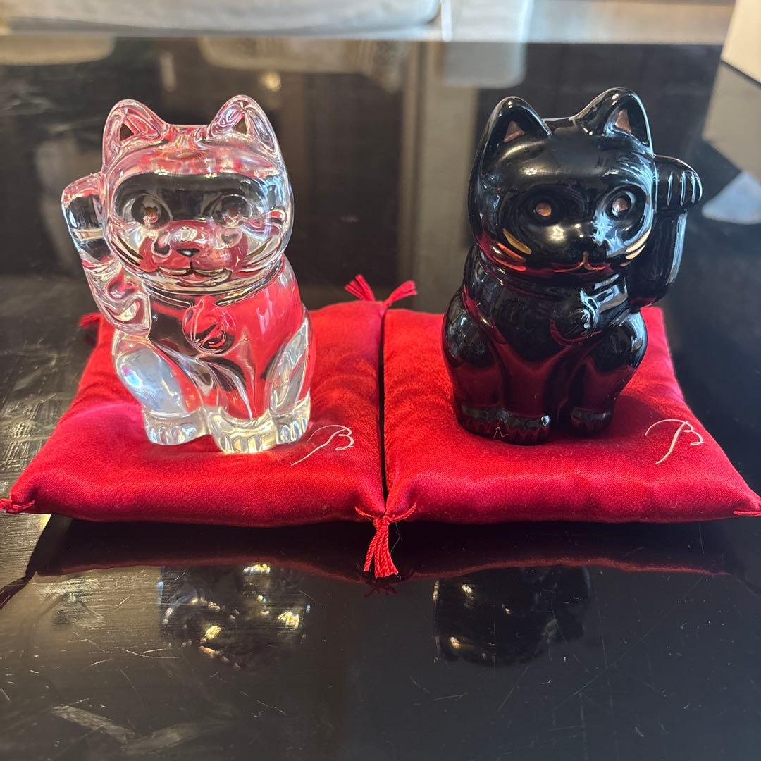 バカラ　招き猫　白黒セット　座布団付き