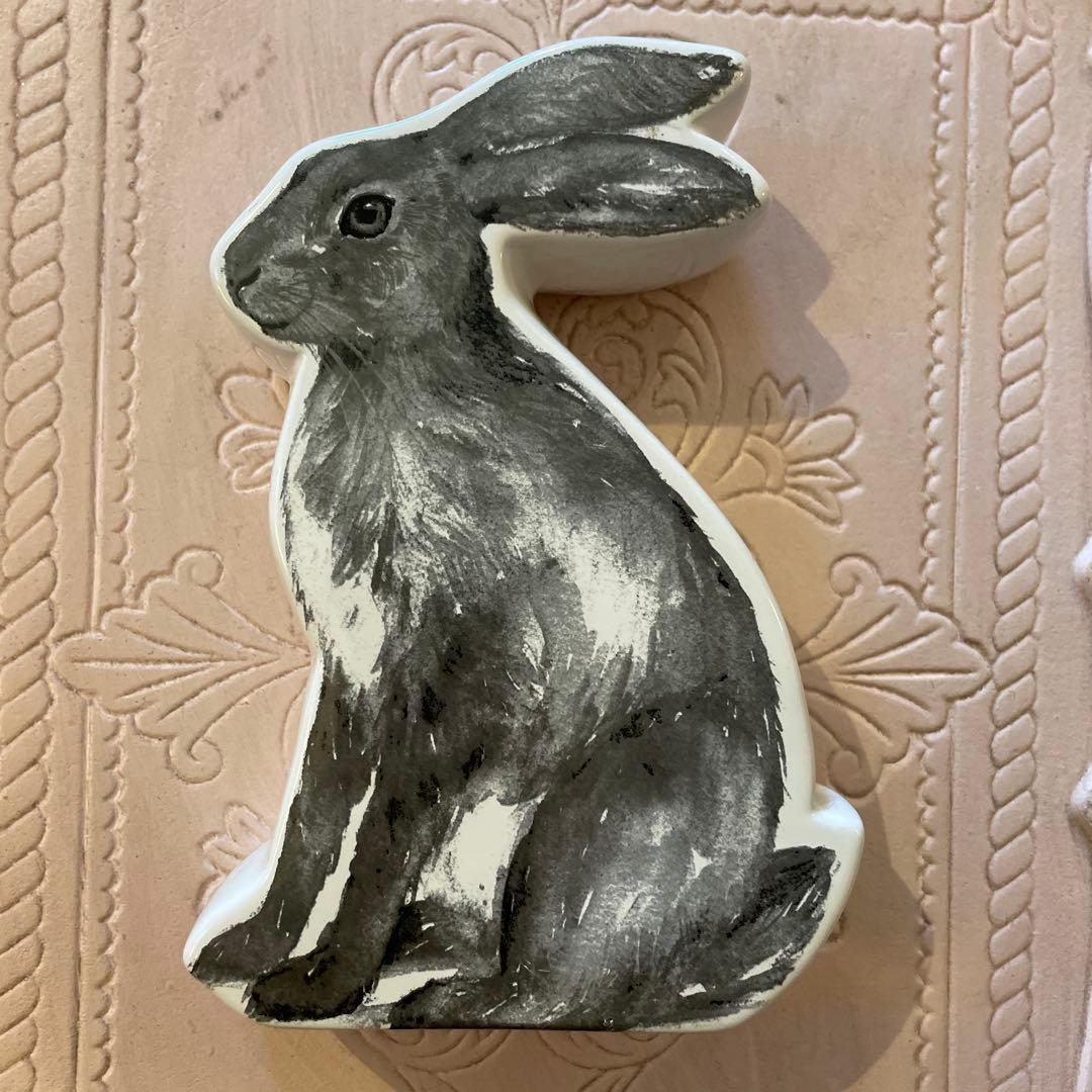 古いうさぎの陶器貯金箱