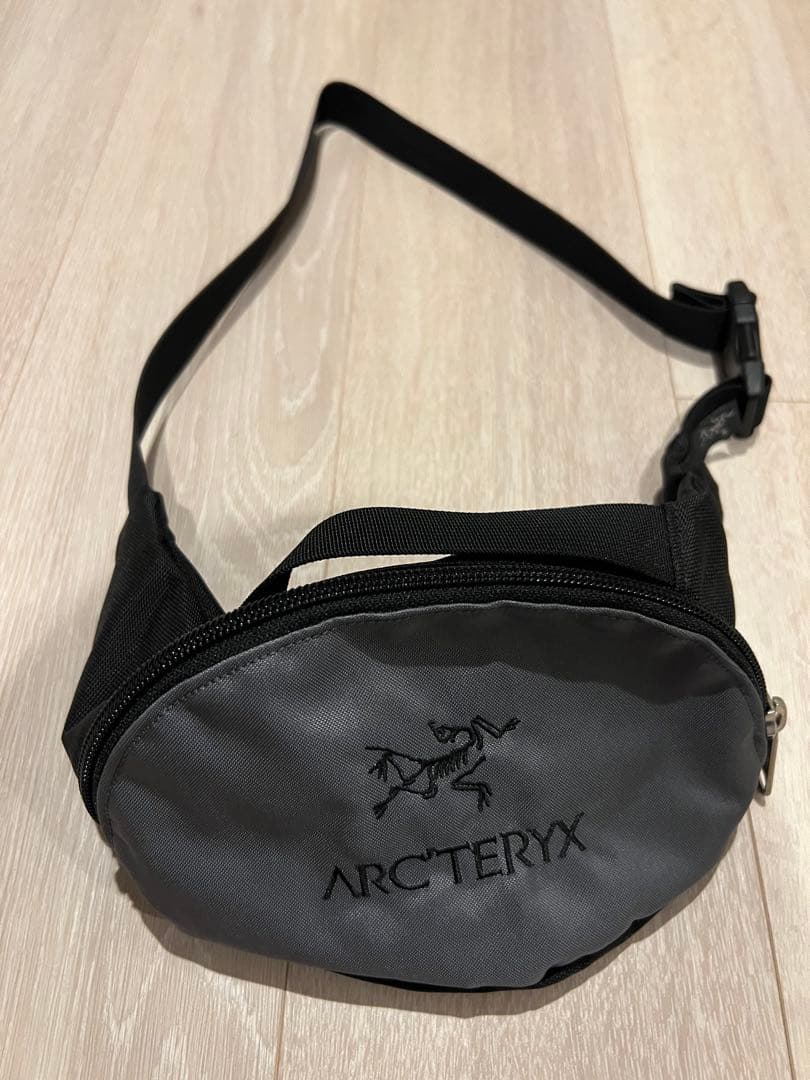 【新品】ARC'TERYX BEAMSコラボ　ボディバッグ色違い計２品