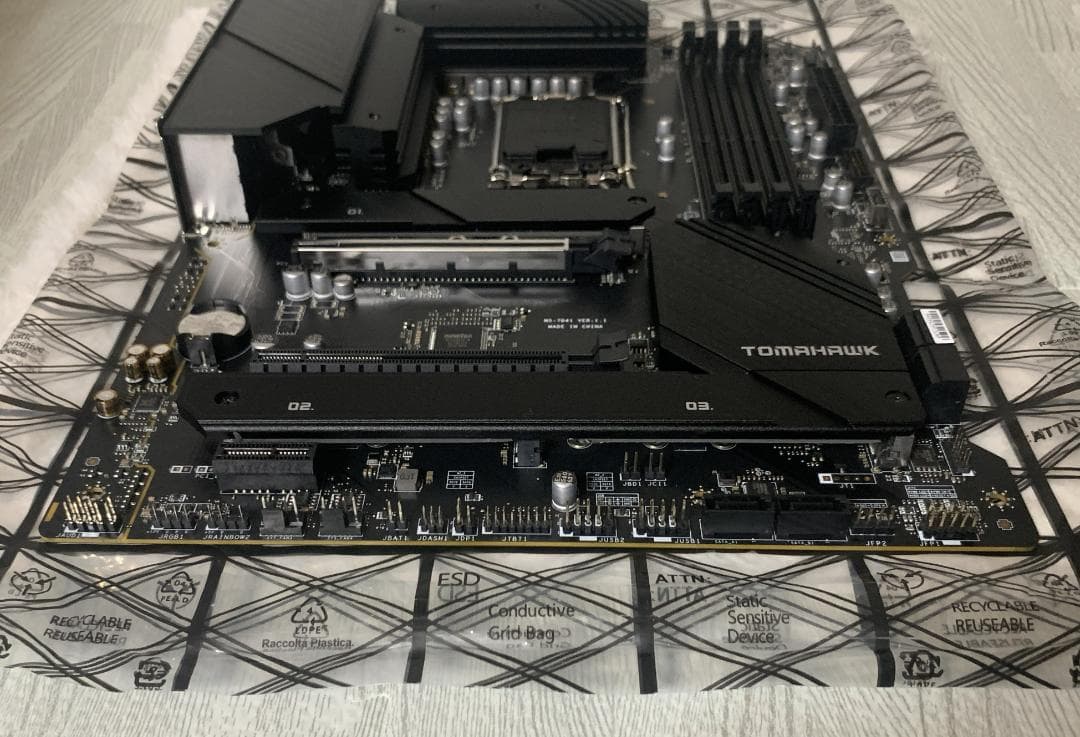 MSI MAG B660 TOMAHAWK WIFI DDR4 マザーボード