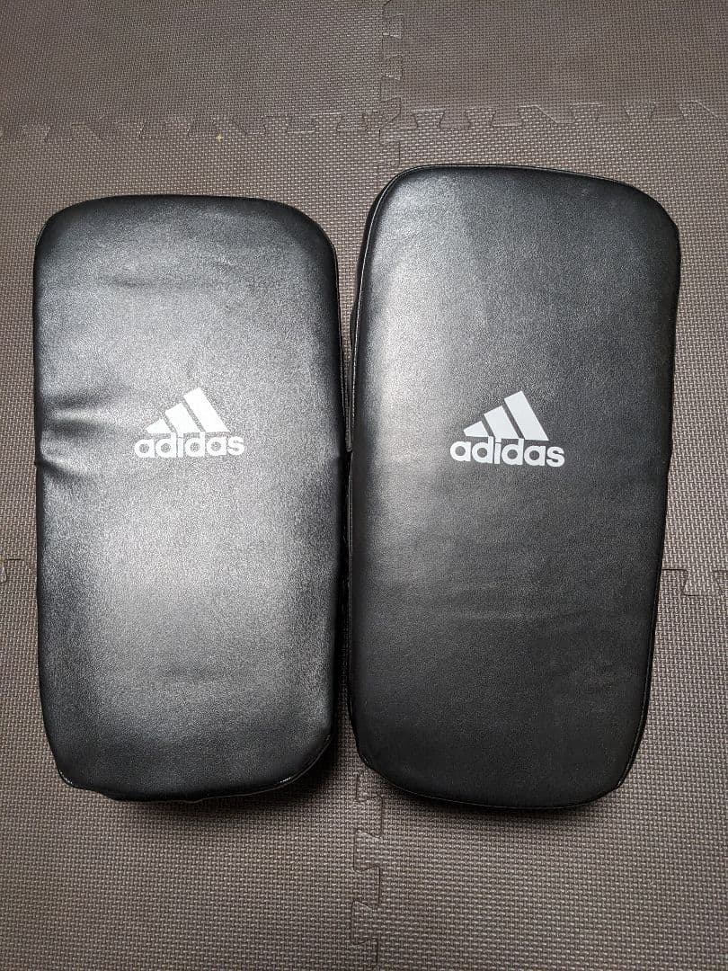 adidas キックミット 黒