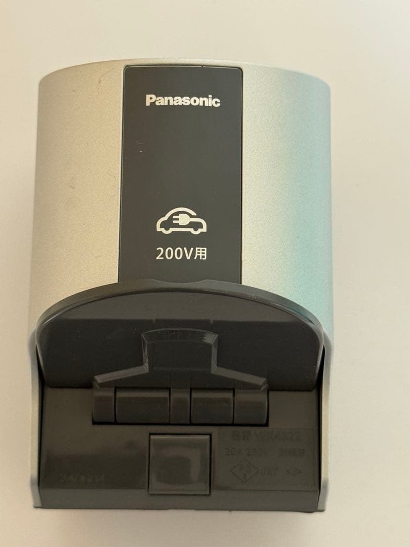 Tesla電気自動車（EV）200V充電コンセント＋漏電ブレーカー＋防雨ボックス