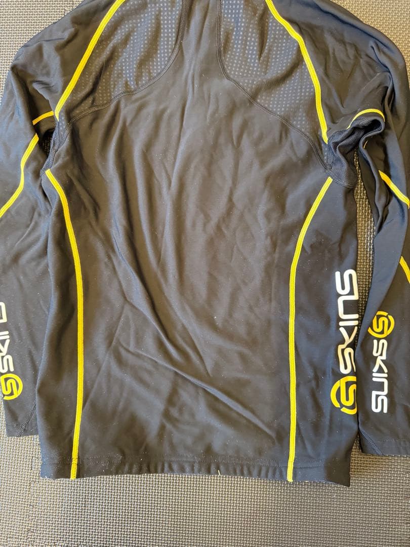 SKINS A200 コンプレッションウェア Lサイズ ハーフジップ 上下セット