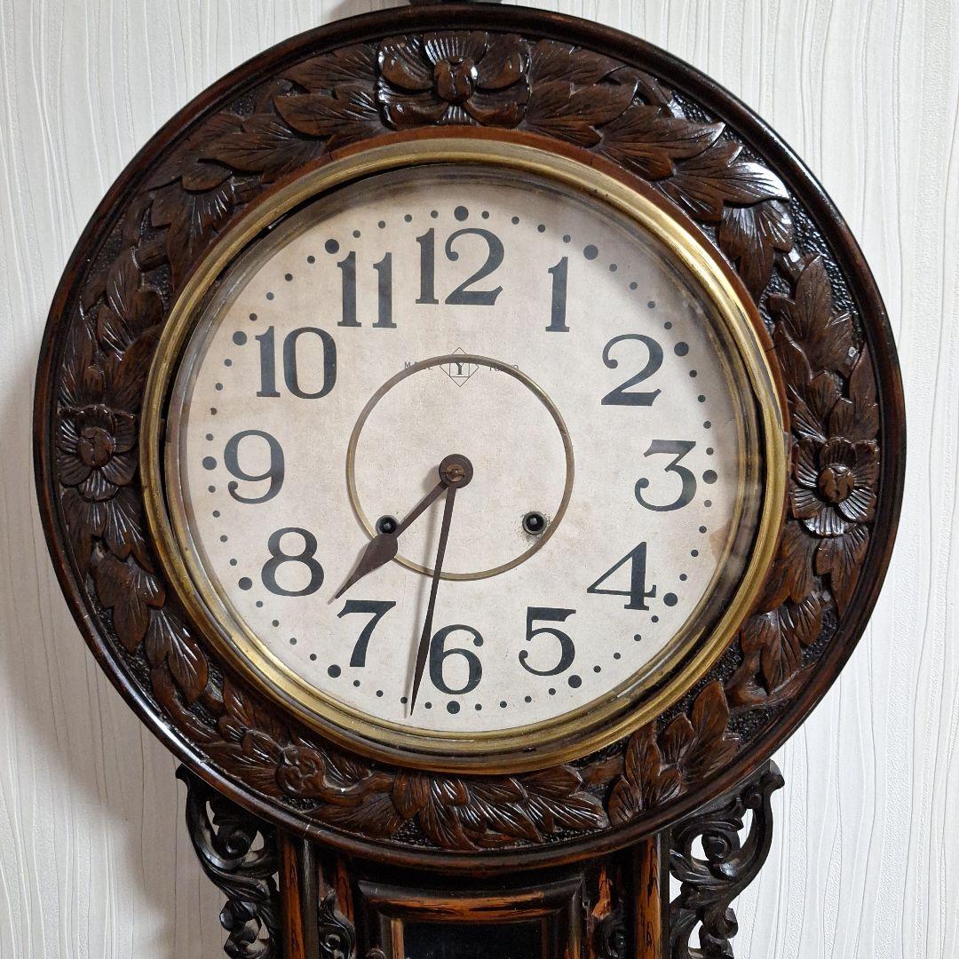 323 彫刻装飾の木製壁掛け時計