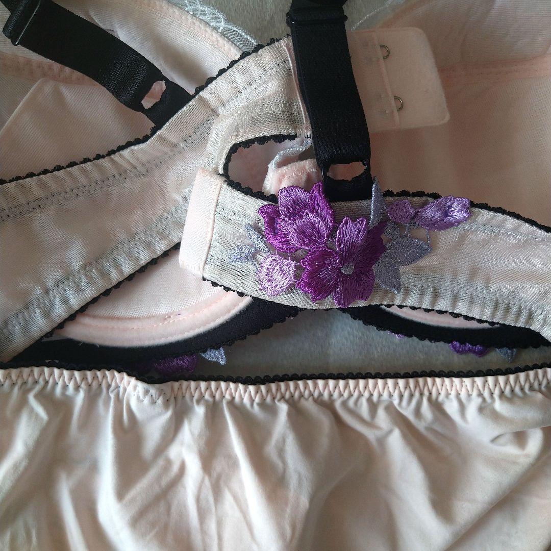 【本日限りお値下】匿名配送【新品タグ付き サルート22グループ　ブラ＆ショーツ】