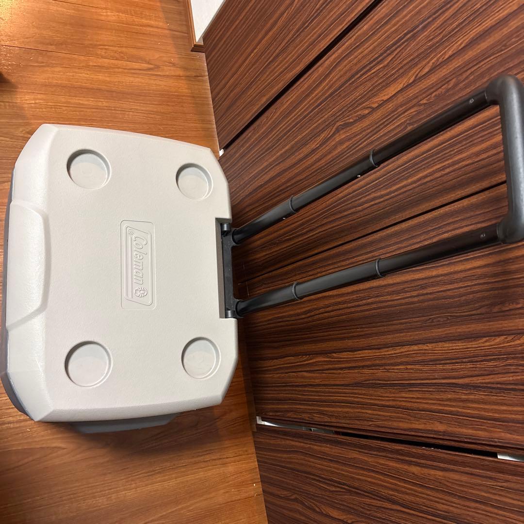 コールマン⭐︎限定カラー⭐︎美品⭐︎クーラーボックス