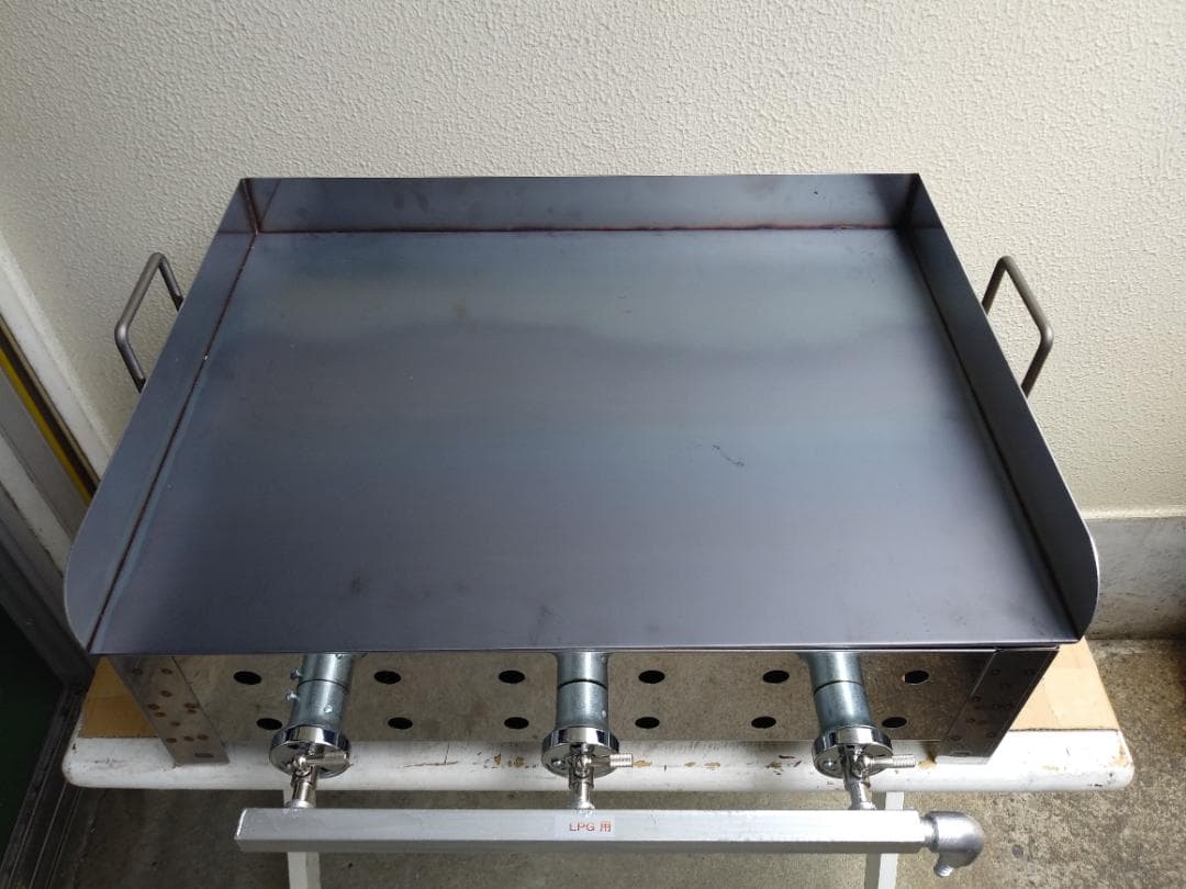 極厚６ミリ 便利な持手付き 鉄板 バーベキュー キャンプ プロパンガス 送料無料