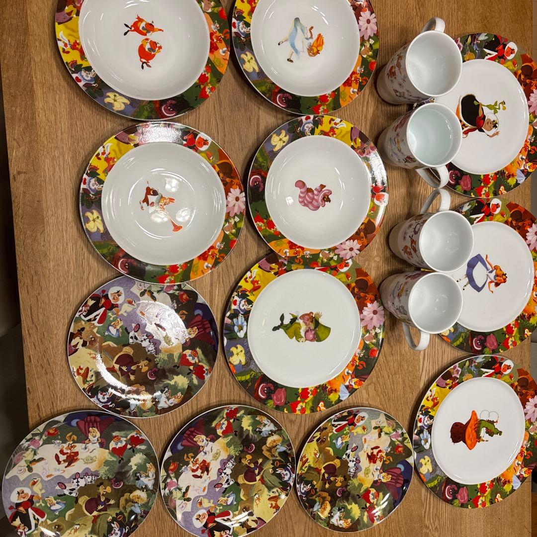 ディズニー食器セット　不思議の国のアリス