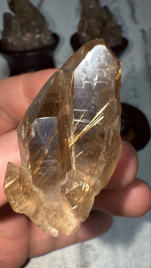 ③ブラジル産 タイチンルチルクォーツ マスター 原石クラスター 特注手彫専用台座