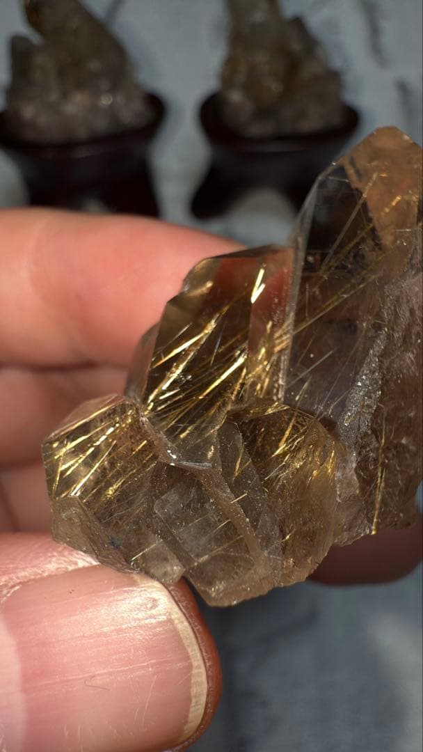 ③ブラジル産 タイチンルチルクォーツ マスター 原石クラスター 特注手彫専用台座