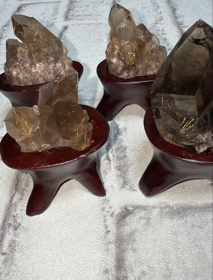 ③ブラジル産 タイチンルチルクォーツ マスター 原石クラスター 特注手彫専用台座