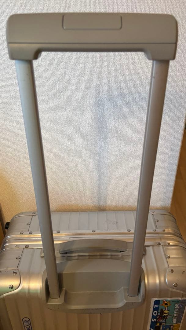 RIMOWAリモワ★人気❗️シルバー スーツケースキャリーケース★使用回数は少ない