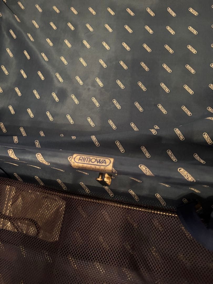 RIMOWAリモワ★人気❗️シルバー スーツケースキャリーケース★使用回数は少ない