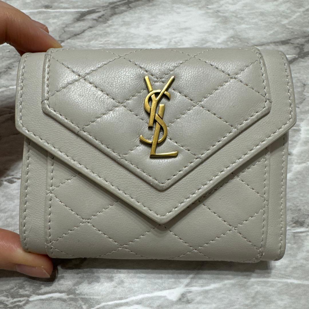 【値下中】SAINT LAURENT キルティング ホワイトベージュ三つ折り財布
