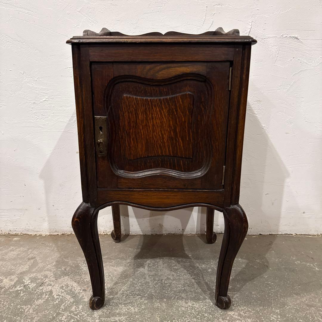 年末年始saleヴィンテージ　木製サイドテーブル　扉収納付き