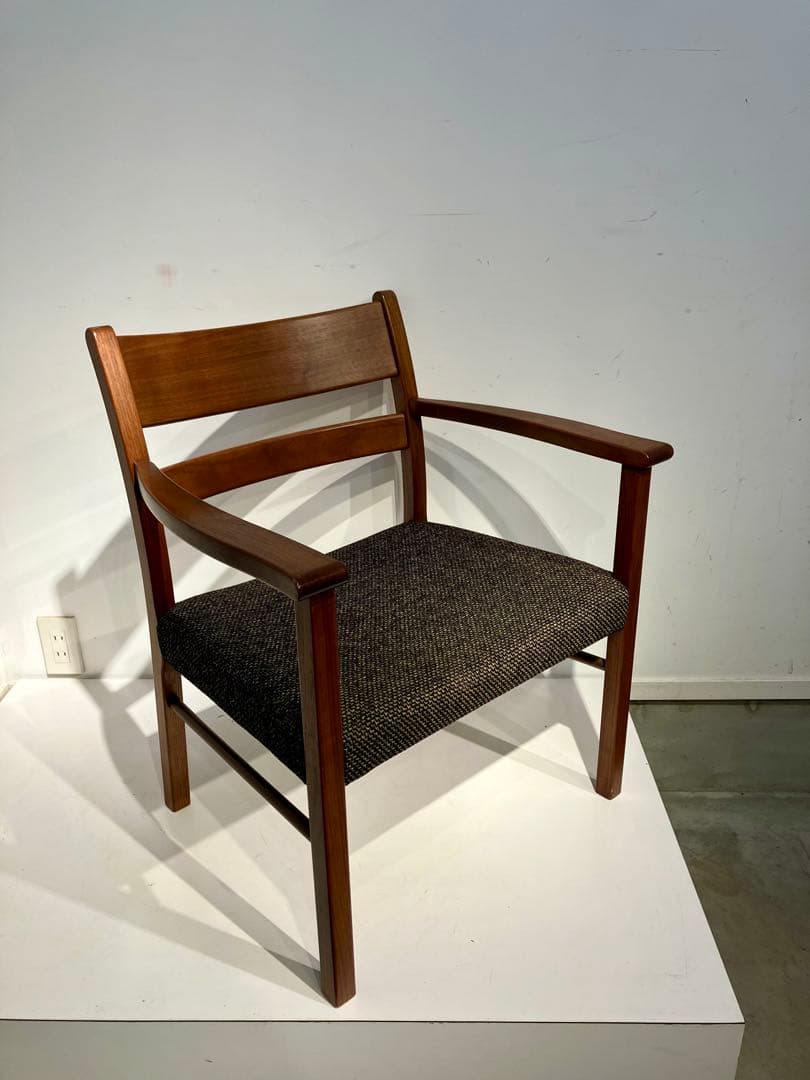 柏木工、ちょっと難ありアームチェア、日進木工、秋田木工、キツツキ、天童木工、北欧