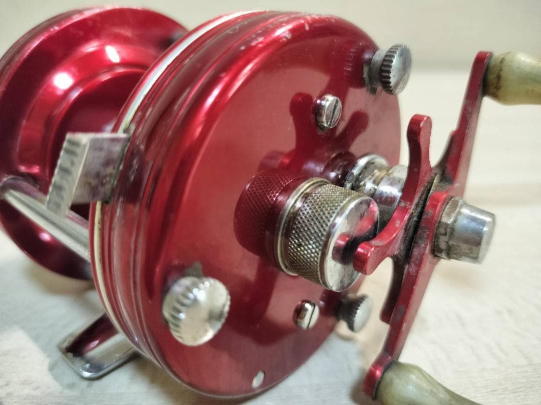 ★アブガルシア　アンバサダー5000C　ビンテージ　リール　赤＃00