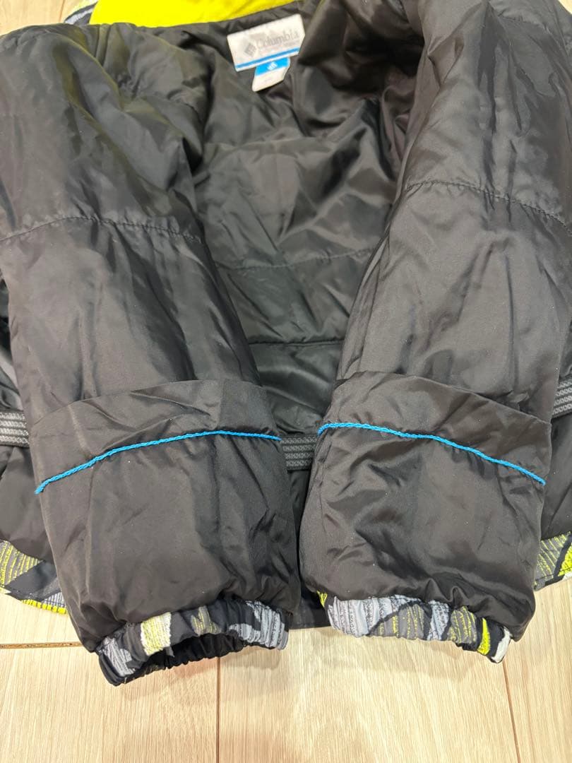 Columbia 子ども用迷彩ジャケット ブラック/イエロー