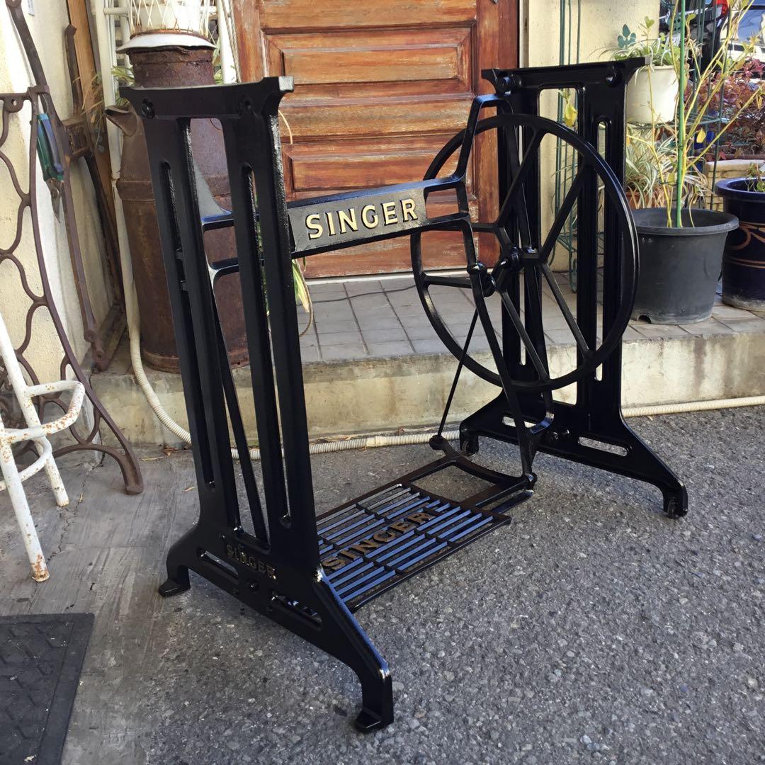 SINGER職業用足踏みミシン鉄脚　大型　 テーブルに！