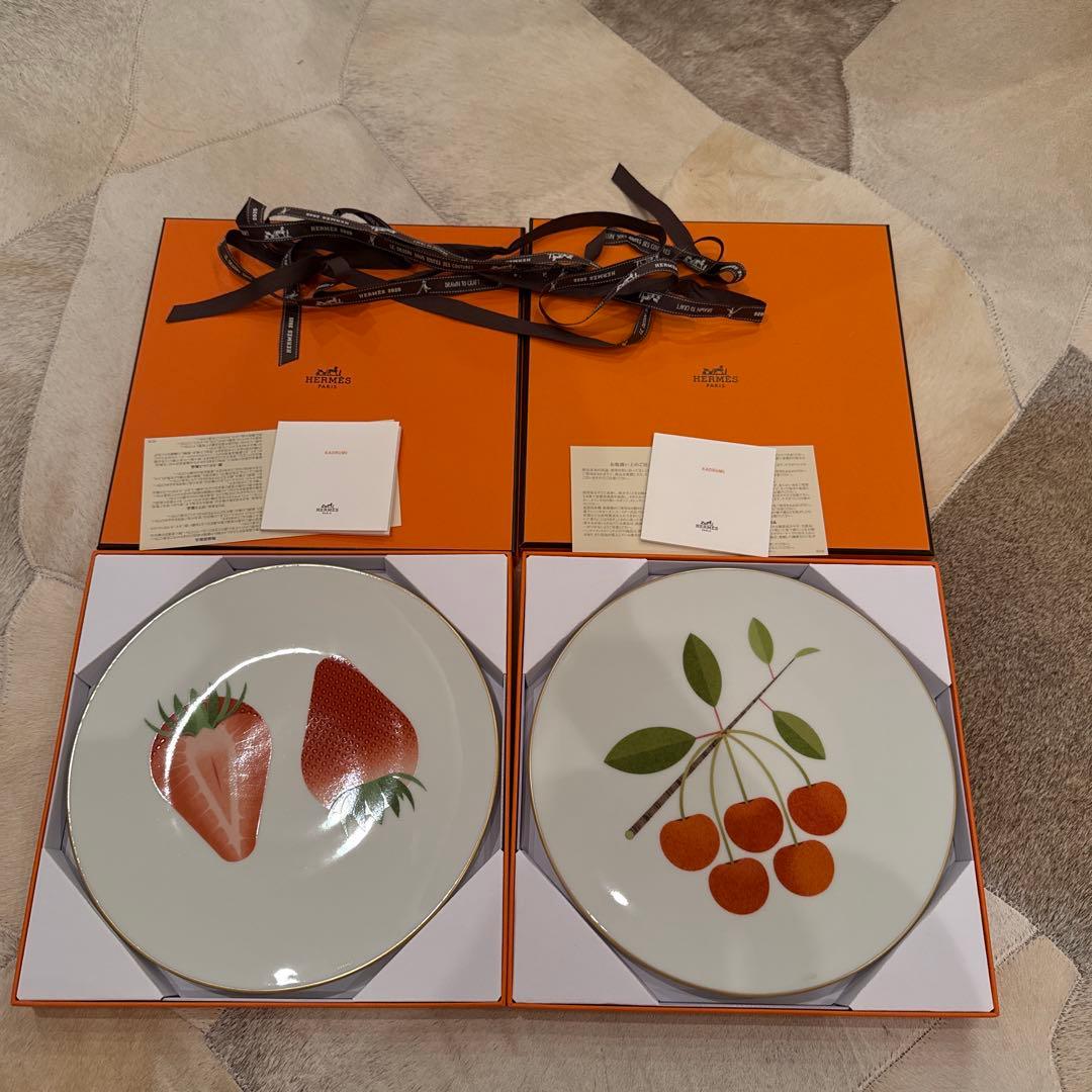 エルメス　いちご・さくらんぼデザインプレートセット