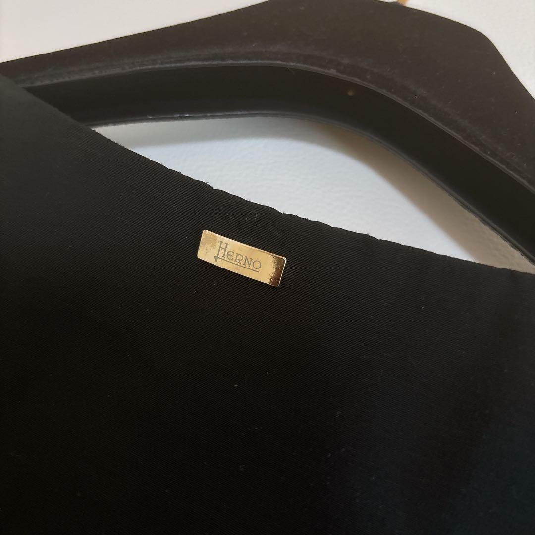 美品☆HERNO ヘルノ ノーカラーコート 異素材切替 ロゴプレート付き