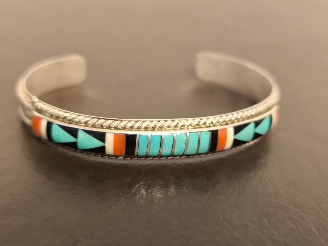 ズニ インディアンジュエリー ターコイズ コーラル スターリング バングル
