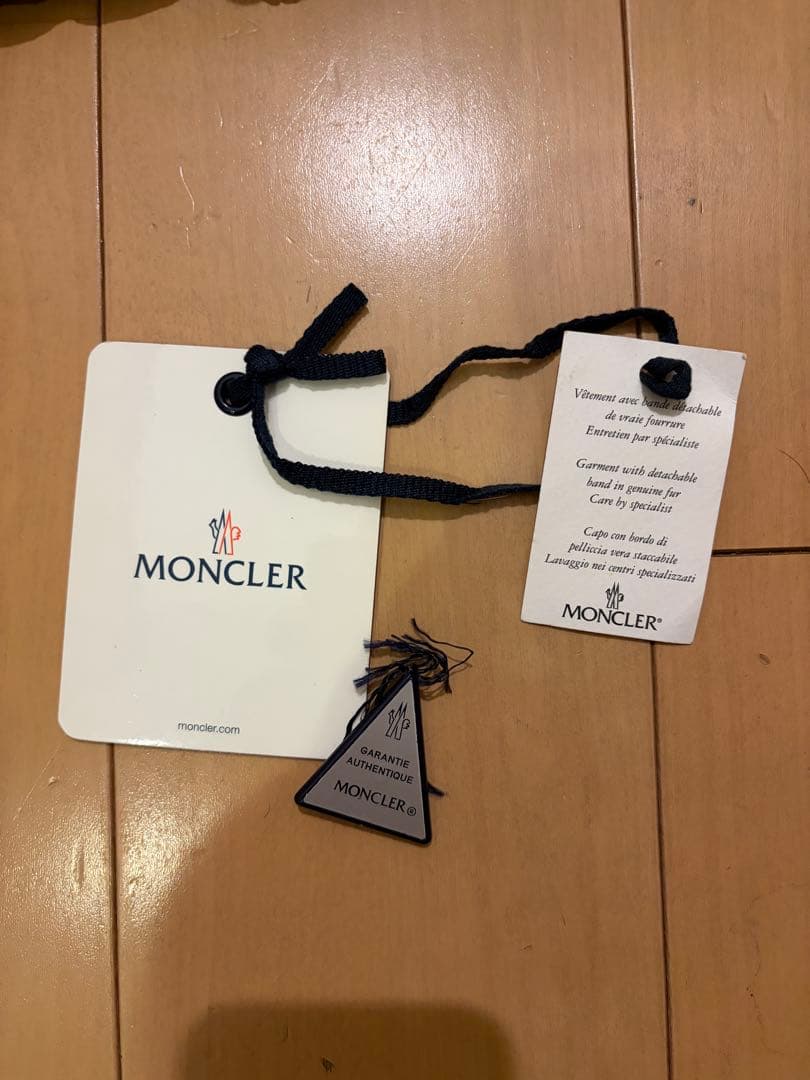 ファー付きダークブラウンロングダウンジャケット　モンクレール