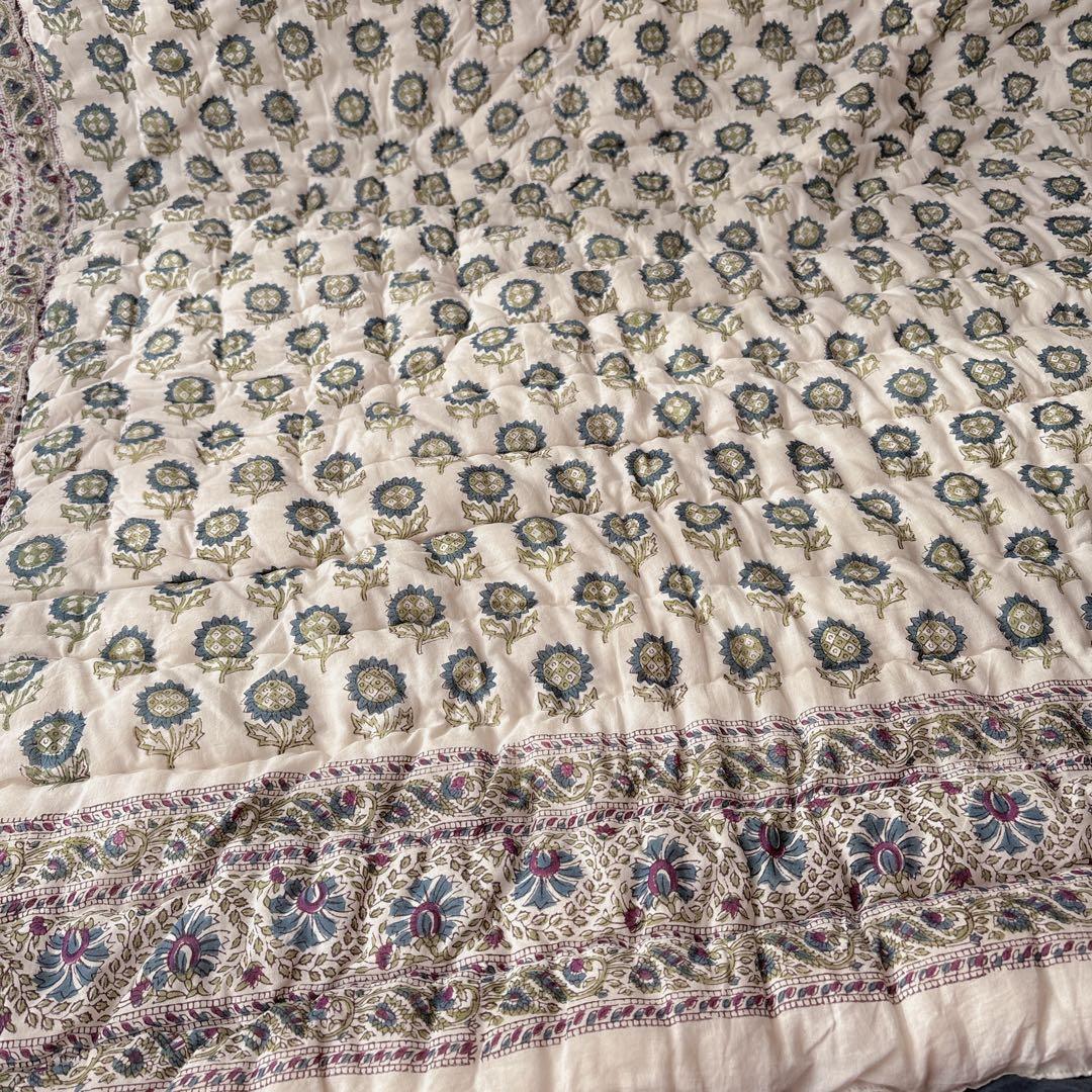 未使用※大判　インド ブロックプリント 中綿入りキルト 　アラベスク　マルチラグ