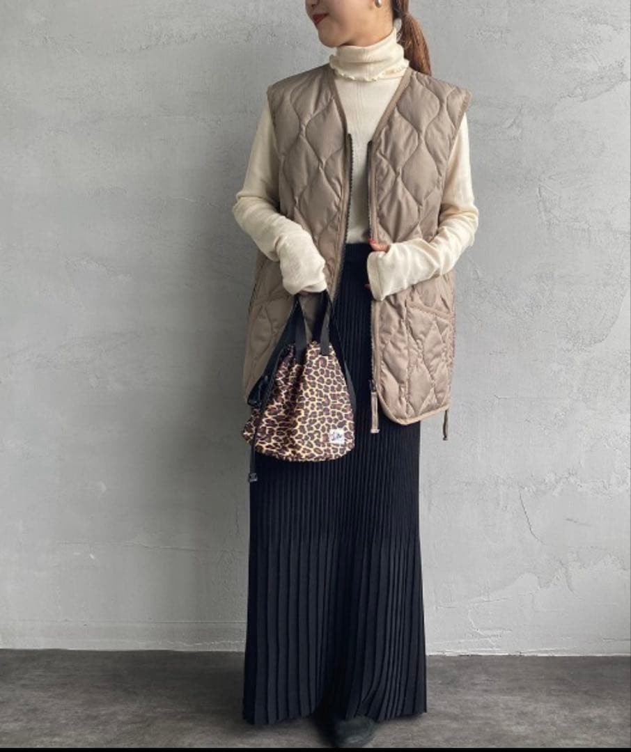 新品タグ付き　TAIONベージュ キルティング ノースリーブ ダウンベスト　M