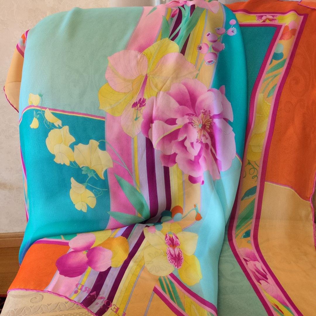 レオナール シルクスカーフ