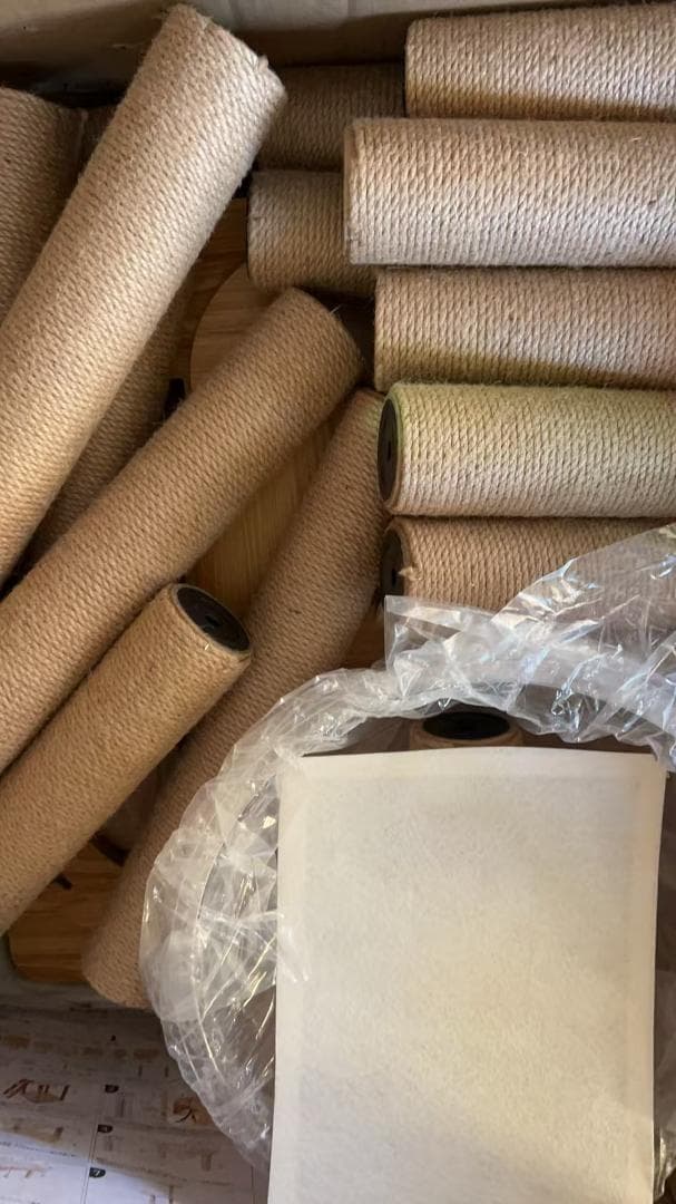 キャットタワー 木製 スリム 宇宙船 据え置き 厚さを増した板材 キャットハウス