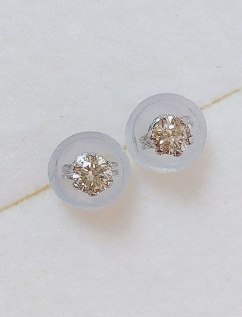 新入荷 未使用品 pt900 天然ブラウンダイヤモンド ピアス