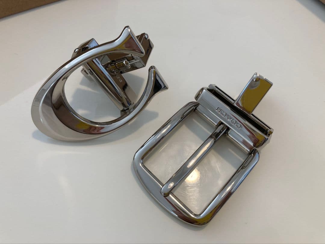 SALE♪コーチ　新品　シルバーバックル回転　リバーシブルシグネチャーベルト