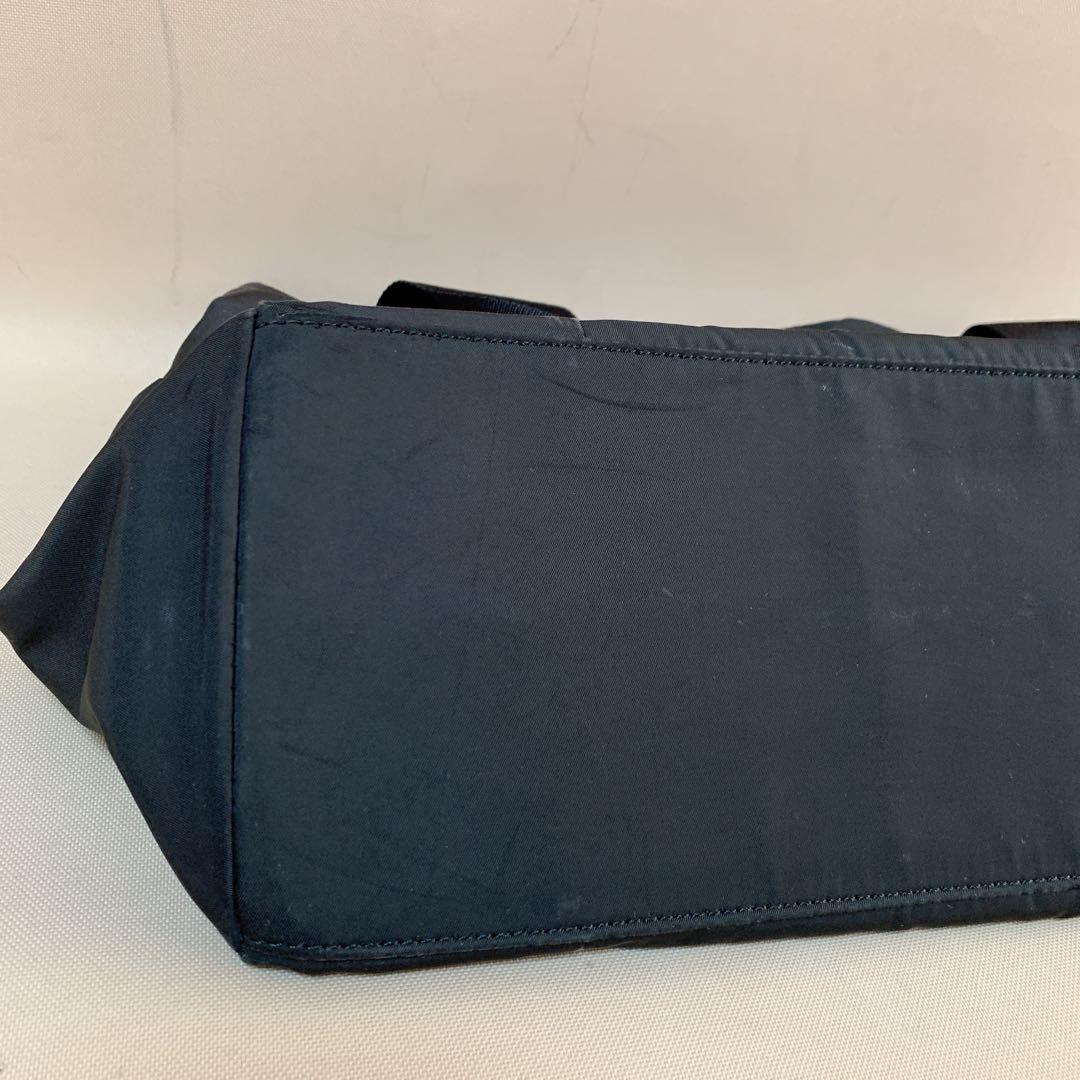 イアパピヨネ ショルダー付き 樹脂パーツトートバッグ ダルメシアン柄 M 黒