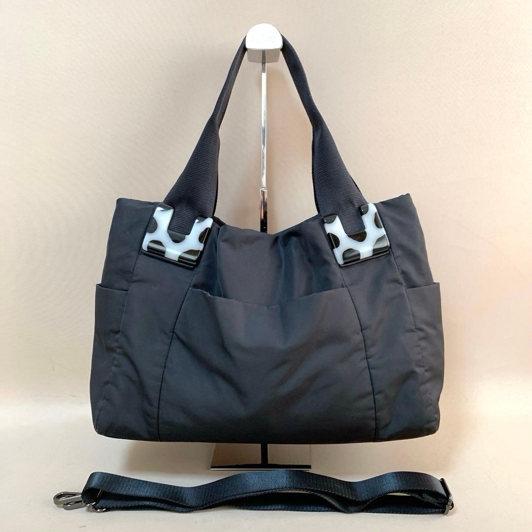 イアパピヨネ ショルダー付き 樹脂パーツトートバッグ ダルメシアン柄 M 黒