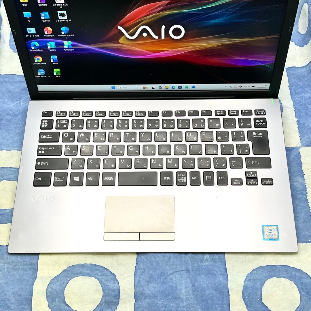 第8世代！人気VAIO♪快適SSD☆i5☆お洒落シルバーPC♪カメラ！Win11