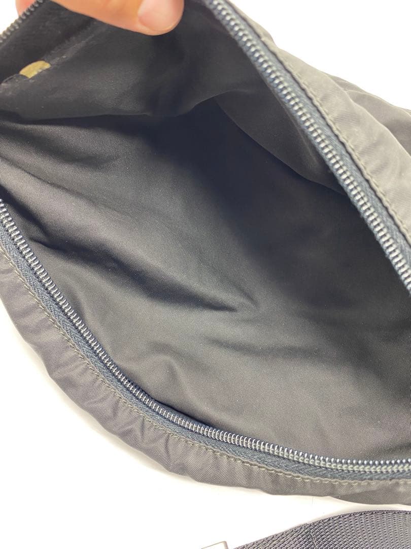 PRADA ナイロン×レザー　レディース　ショルダーバッグ　斜めがけ　三角ロゴ