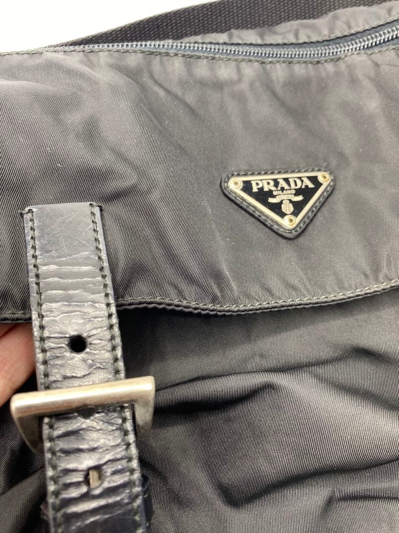 PRADA ナイロン×レザー　レディース　ショルダーバッグ　斜めがけ　三角ロゴ