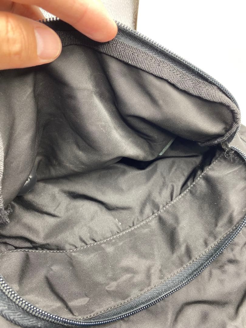 PRADA ナイロン×レザー　レディース　ショルダーバッグ　斜めがけ　三角ロゴ