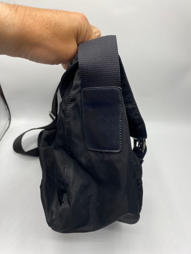 PRADA ナイロン×レザー　レディース　ショルダーバッグ　斜めがけ　三角ロゴ