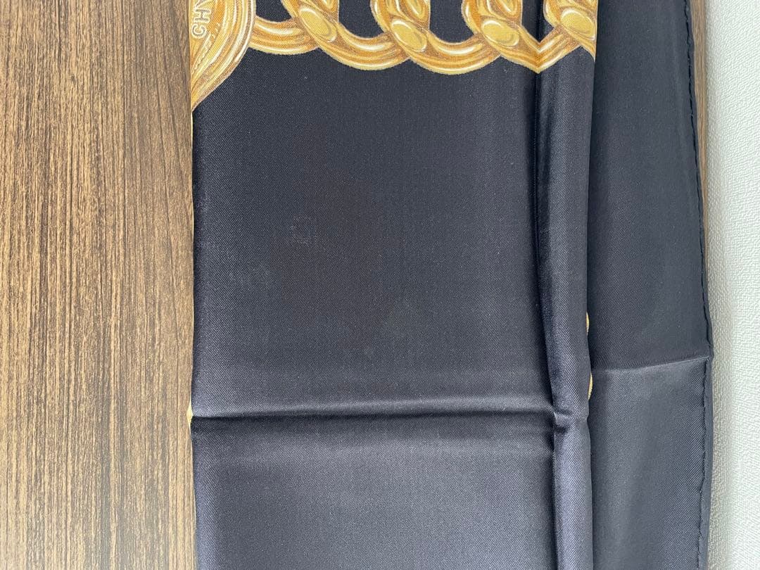 CHANEL シルクスカーフ チェーンデザイン