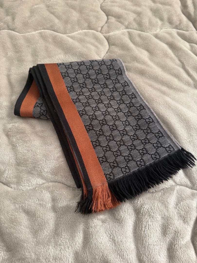 P*i様 GUCCI ロゴ マフラー グレー メンズ ストール